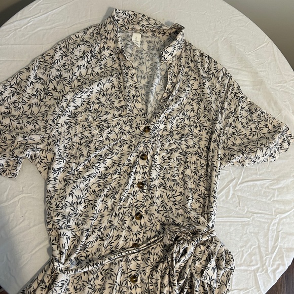 H&M Short Tie-Belt Button Down Shirt Dress -  Size Large - Picture 6 of 10